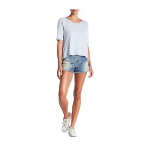 "The Sadie high rise denim short” only worn 2 times looks brand new! Size 25R